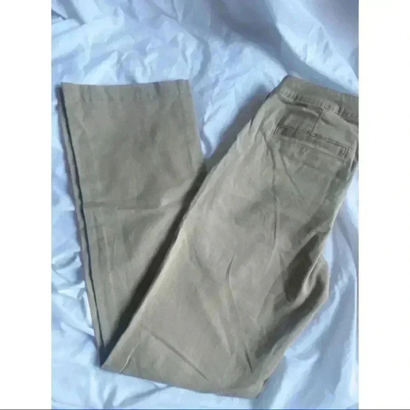 Aeropostal, Khaki Classic Fit pants, 2 short - Picture 2 of 4